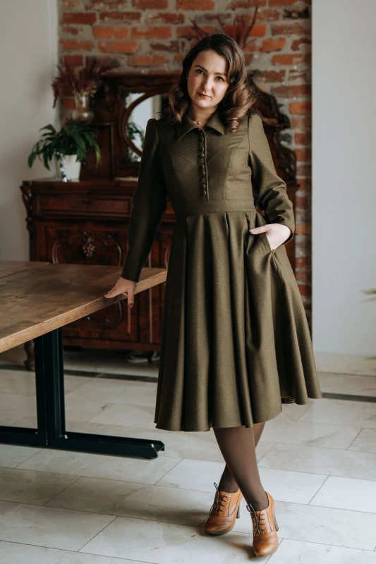 sukienka Helena wełna merino przód kieszeń przycięte.jpg