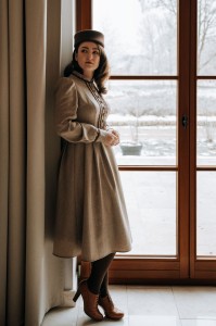 stella wełna brązowa jodełka bok przycięte.jpg